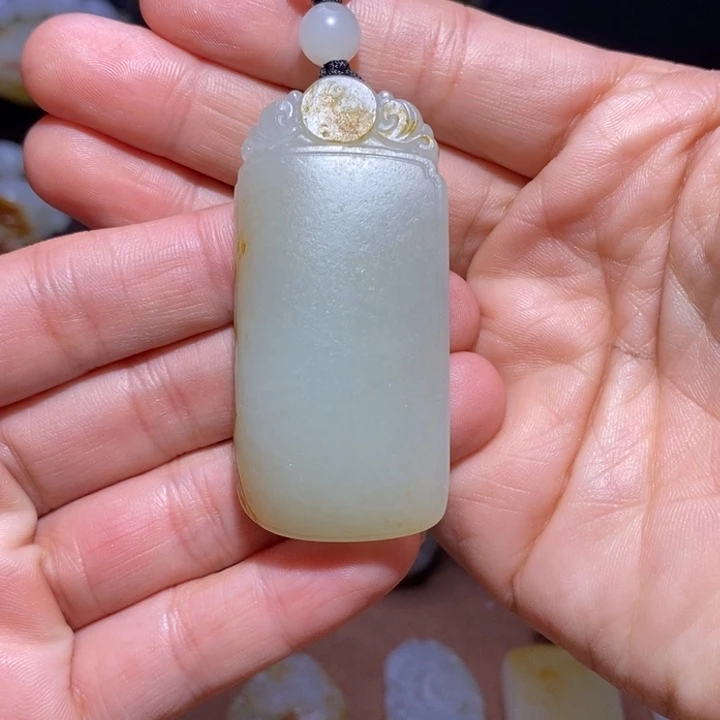 呜***啦和田玉未镶嵌吊坠(不含链)