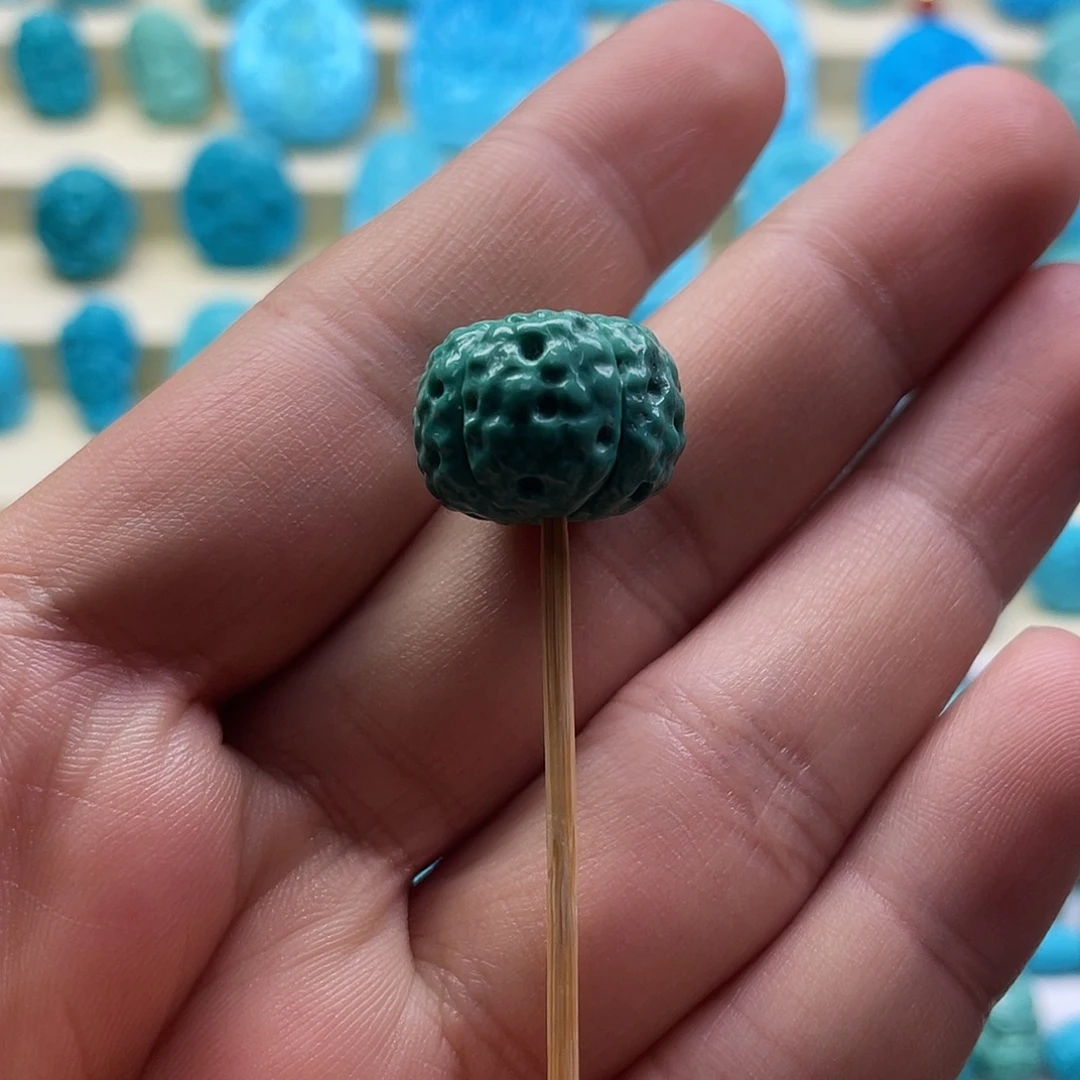 绿松石未镶嵌颈饰