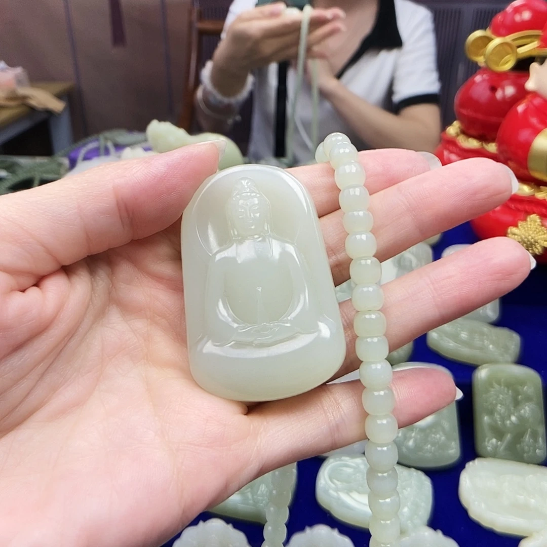 余***i颈饰未镶嵌和田玉