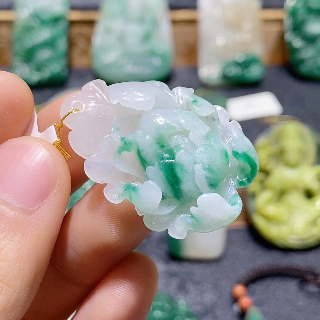 静***C独山玉未镶嵌吊坠