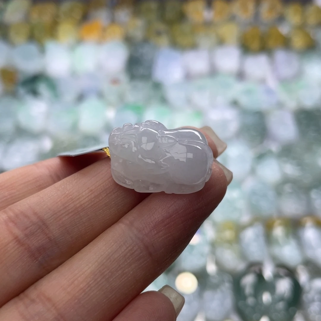 翡翠未镶嵌颈饰貔貅