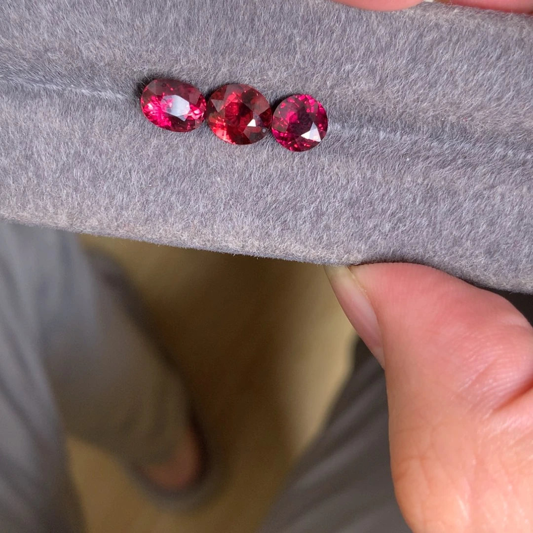 小***咩石榴石未镶嵌裸石镁铝