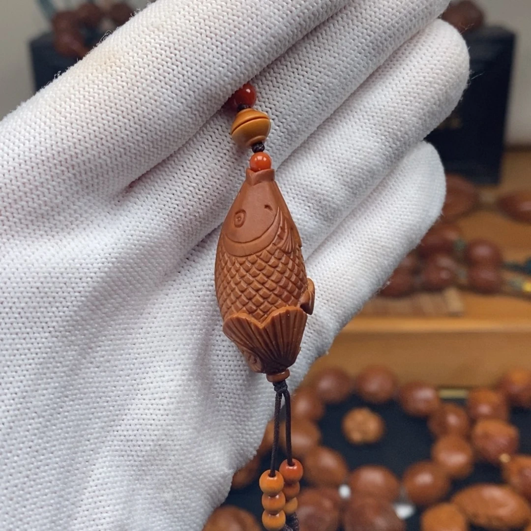 吊坠橄榄核工作室年年有余