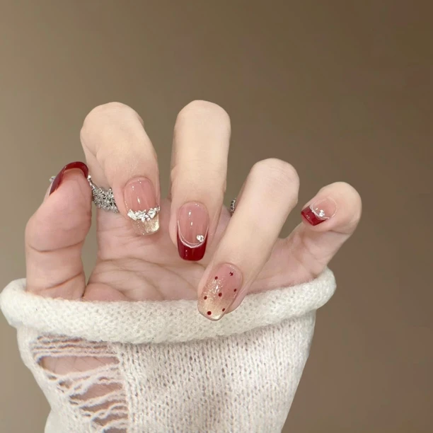 冬日新款法式红色波点碎钻纯手工穿戴甲显白高级感美甲贴片可拆卸