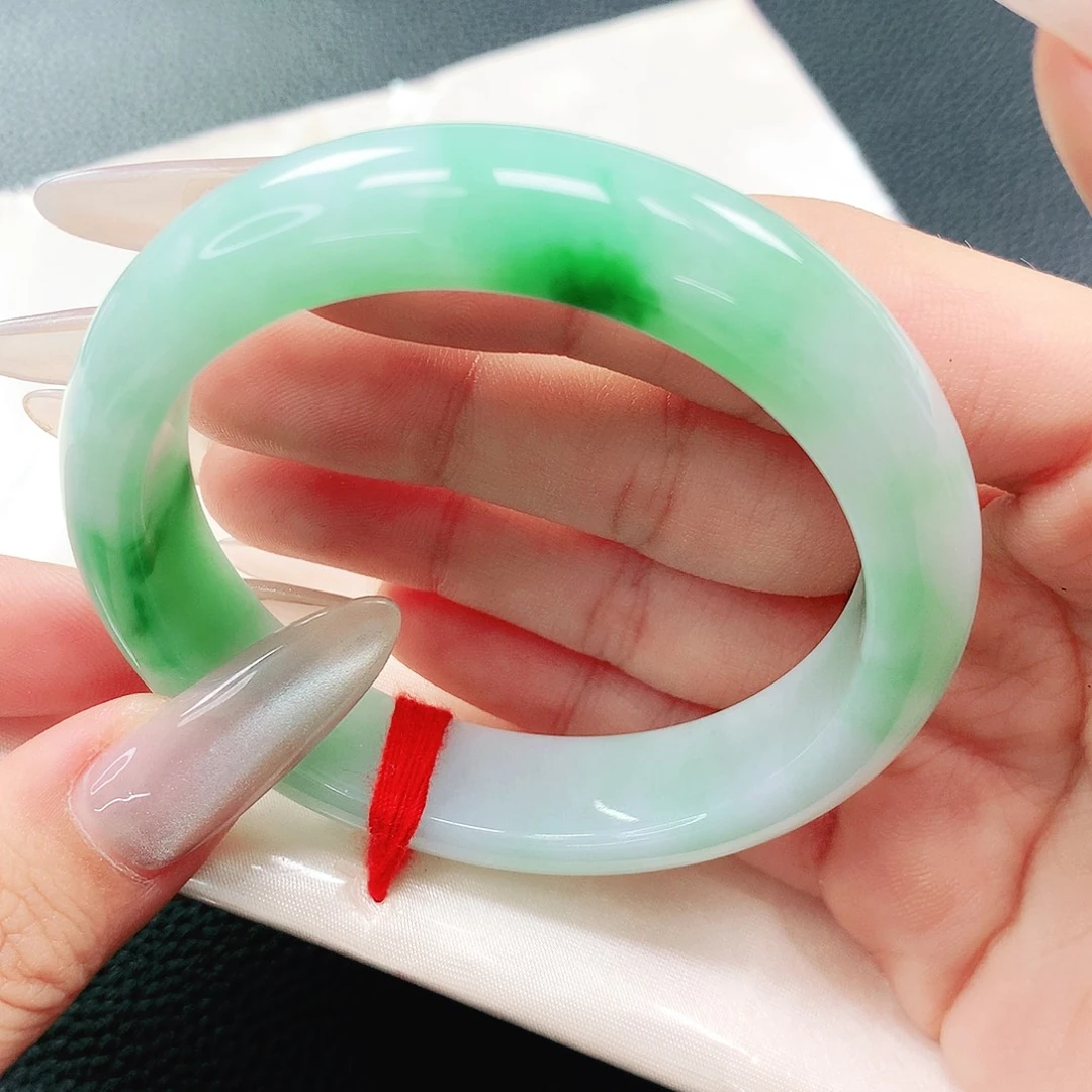 翡翠手镯未镶嵌54圈