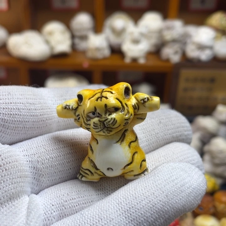 皮质非金属配饰鹿角雕刻老虎