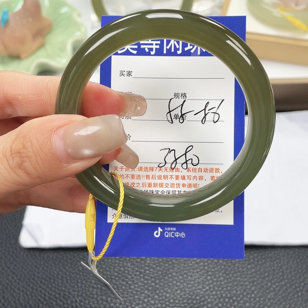 和田玉未镶嵌手镯