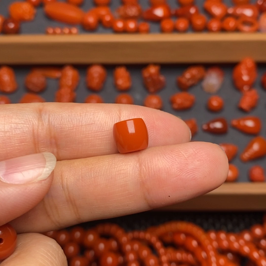 南红玛瑙配饰未镶嵌舒***木直切