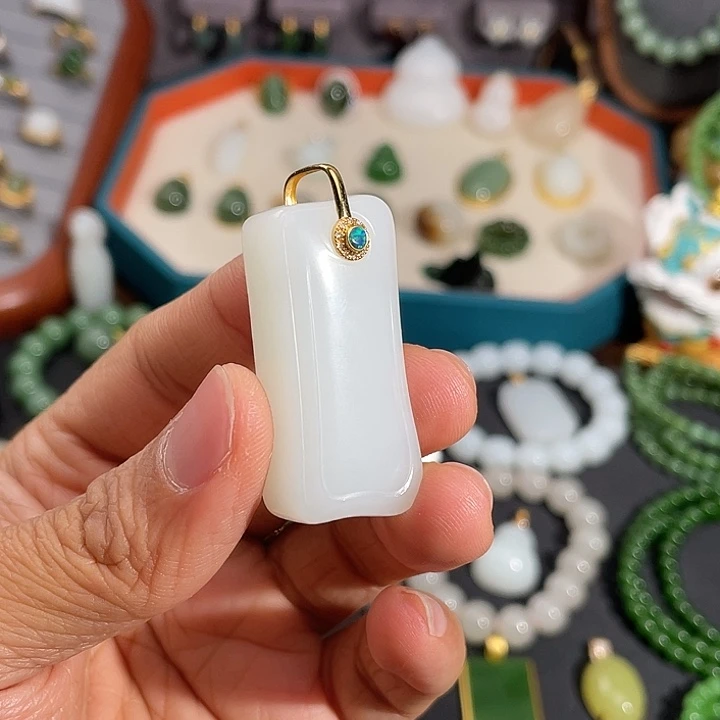 和田玉未镶嵌颈饰