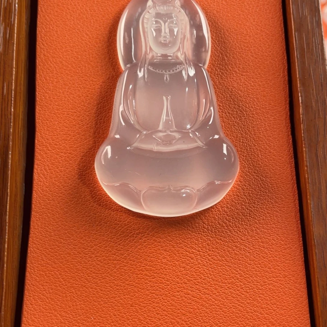 羊***@石英质玉未镶嵌素衣观音