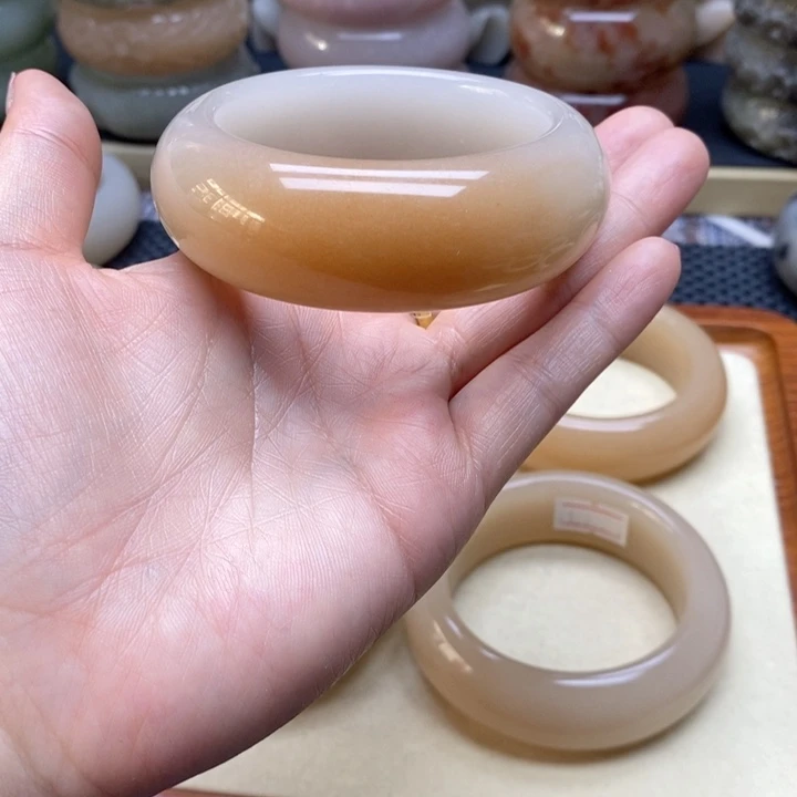 石英岩玉手镯未镶嵌