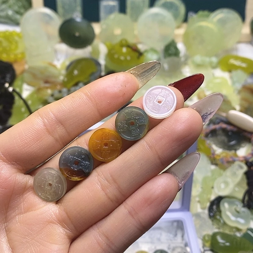 【闪购商品】蛇纹石玉颈饰未镶嵌我***班