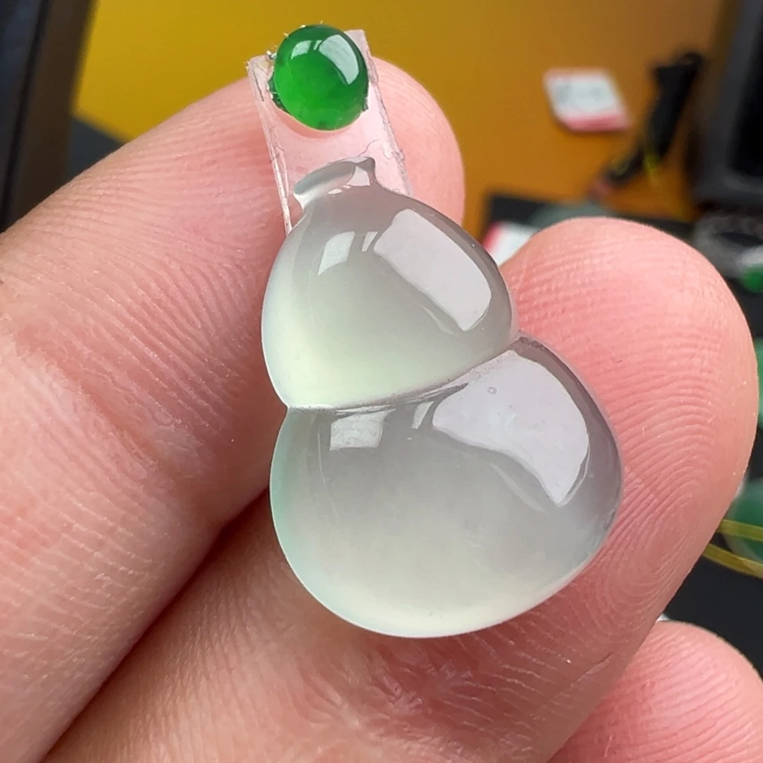 翡翠未镶嵌颈饰葫芦18.2