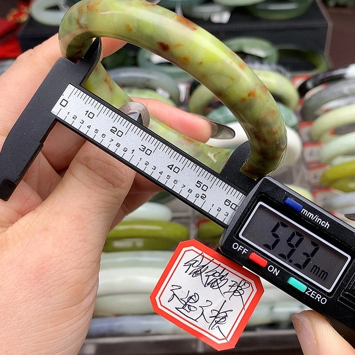 蛇纹石玉手镯未镶嵌425