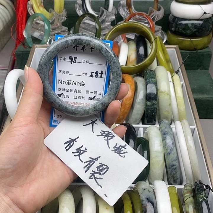 蛇纹石玉未镶嵌手镯