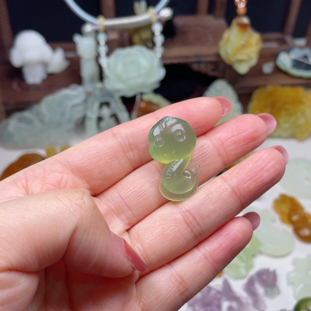 蛇纹石玉颈饰未镶嵌余**以