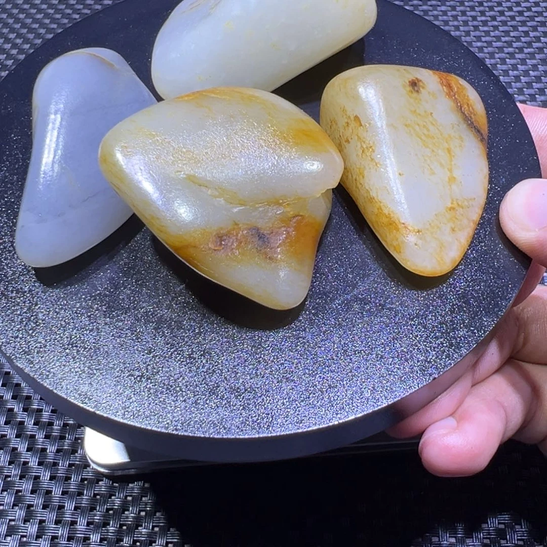 吊坠(不含链)未镶嵌和田玉（子料）200