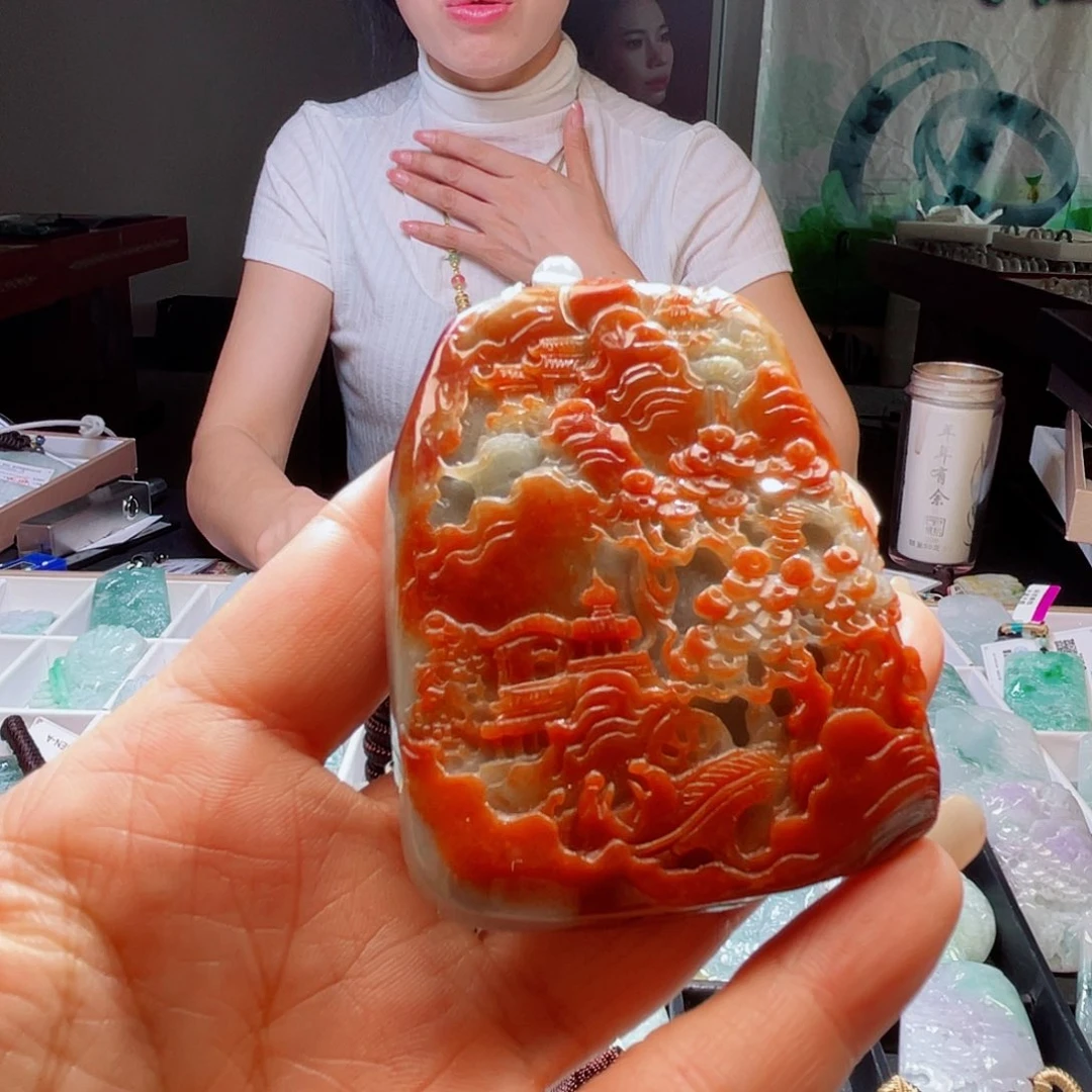 翡翠未镶嵌颈饰一个