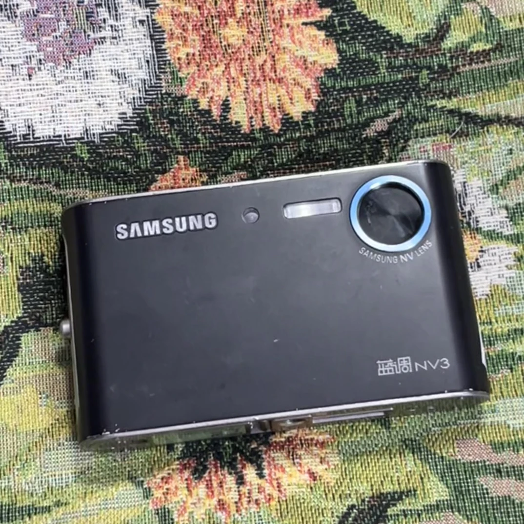 9新 Samsung/三星 蓝调nv3 黑色  复古ccd数码相机