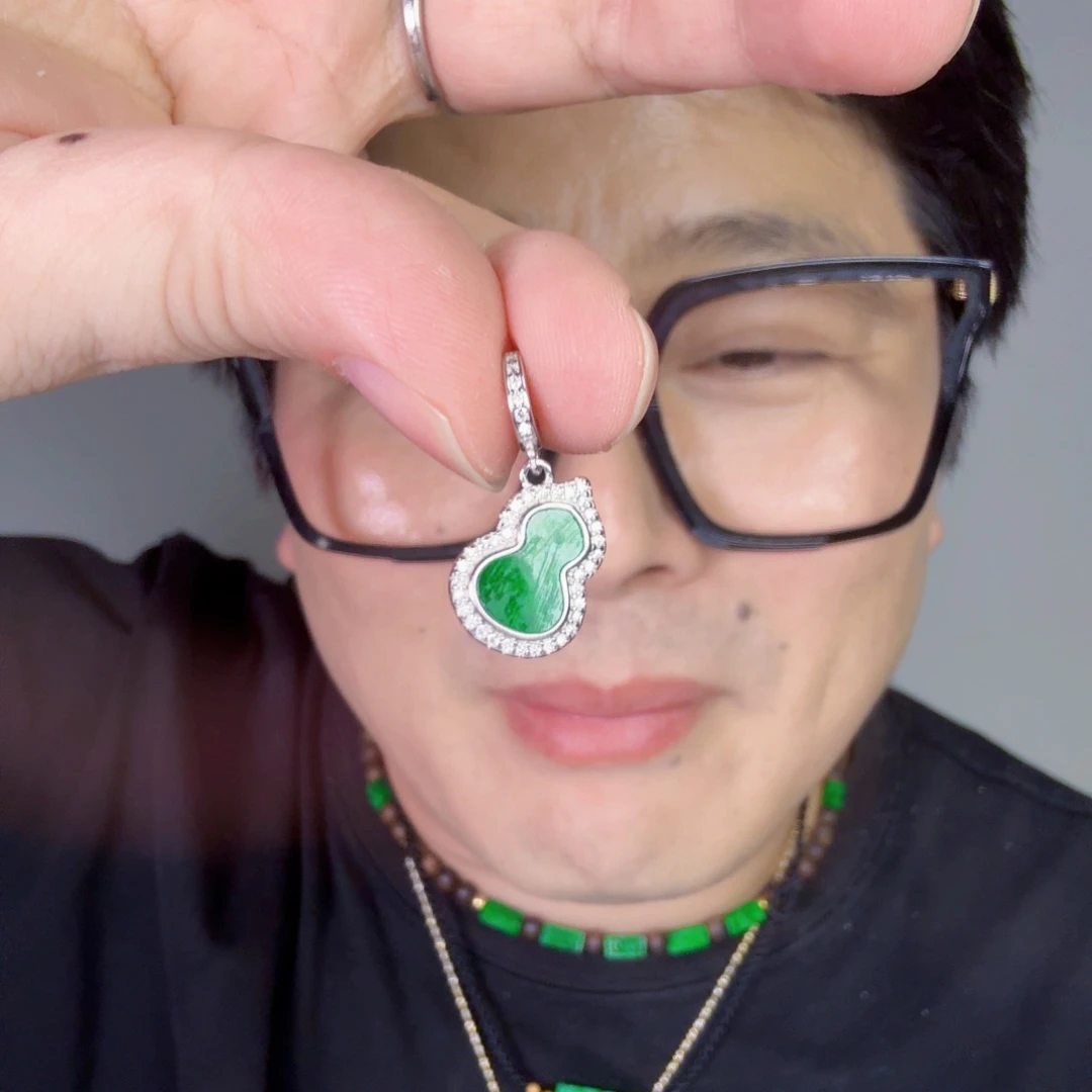 颈饰未镶嵌翡翠一件