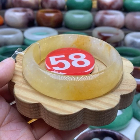 未镶嵌手镯石英质玉