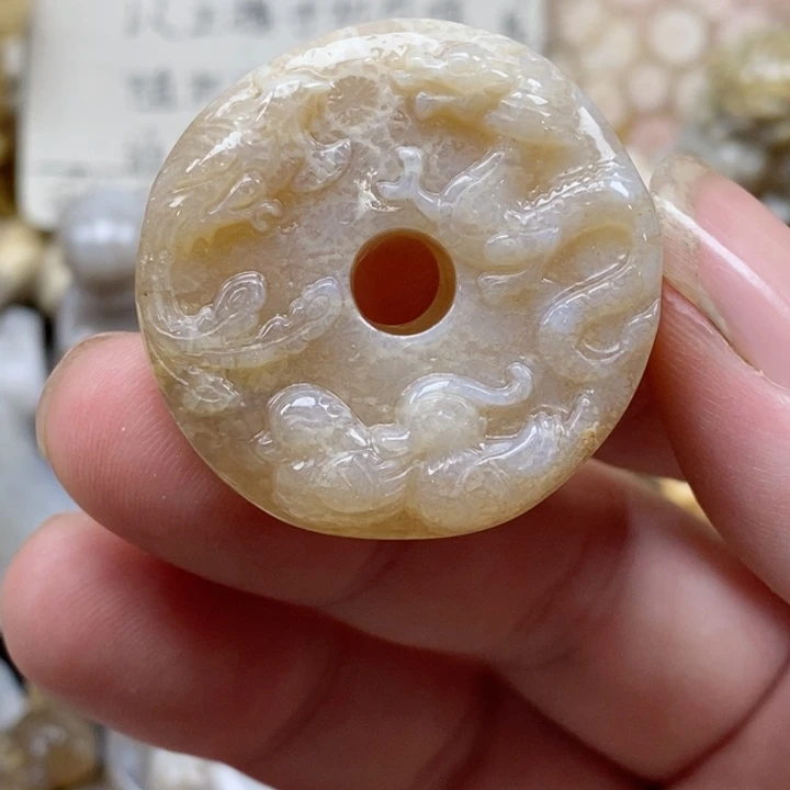 颈饰未镶嵌硅化珊瑚（珊瑚玉）有瑕 小