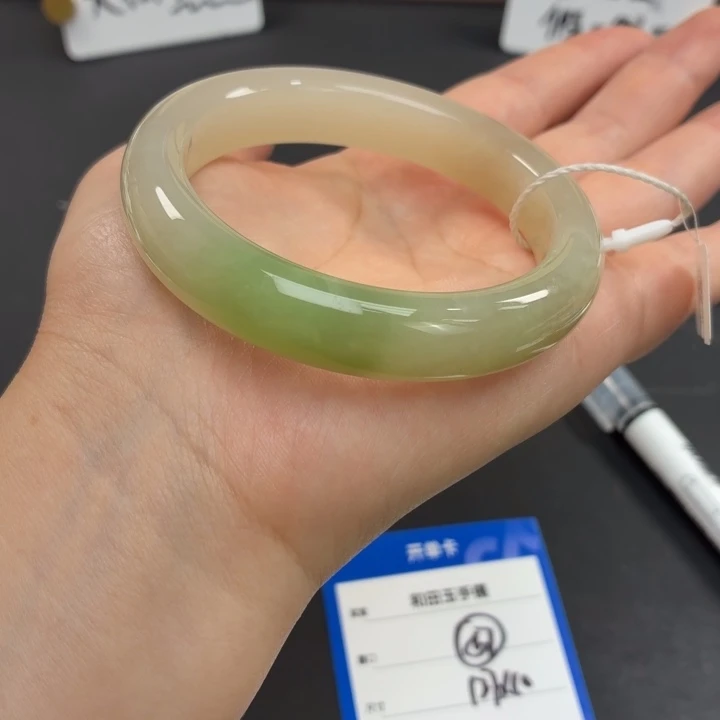 和田玉（糖玉）手镯未镶嵌