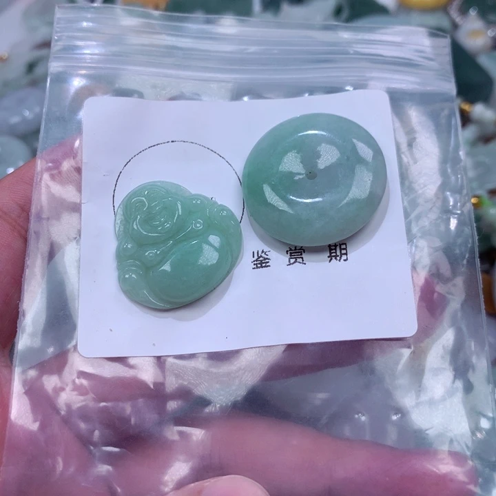 翡翠未镶嵌颈饰挂件