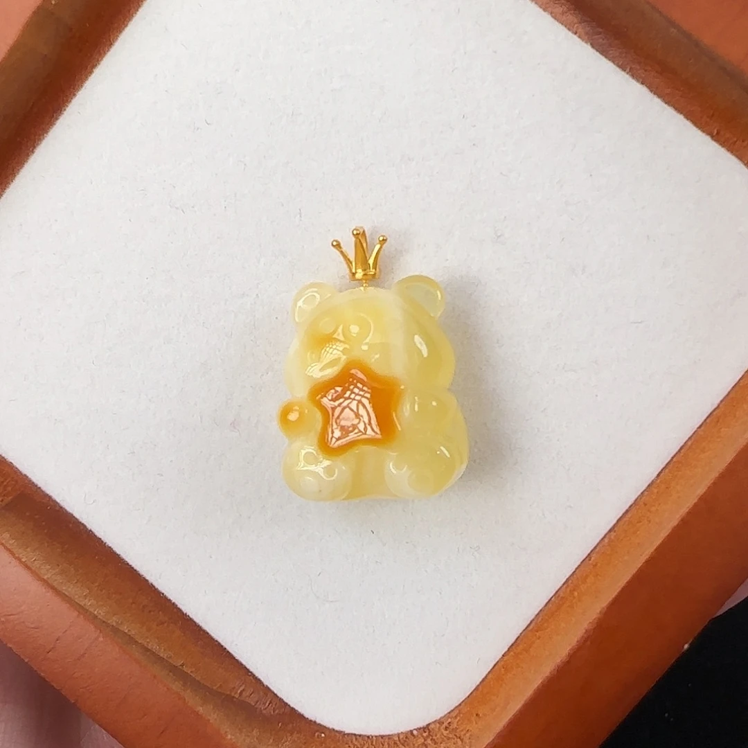 琥珀珠宝奇石18K金镶嵌张****?