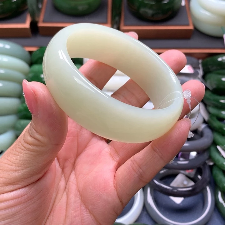 【闪购商品】未镶嵌手镯和田玉37