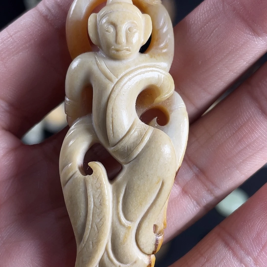 蜗***牛和田玉未镶嵌颈饰