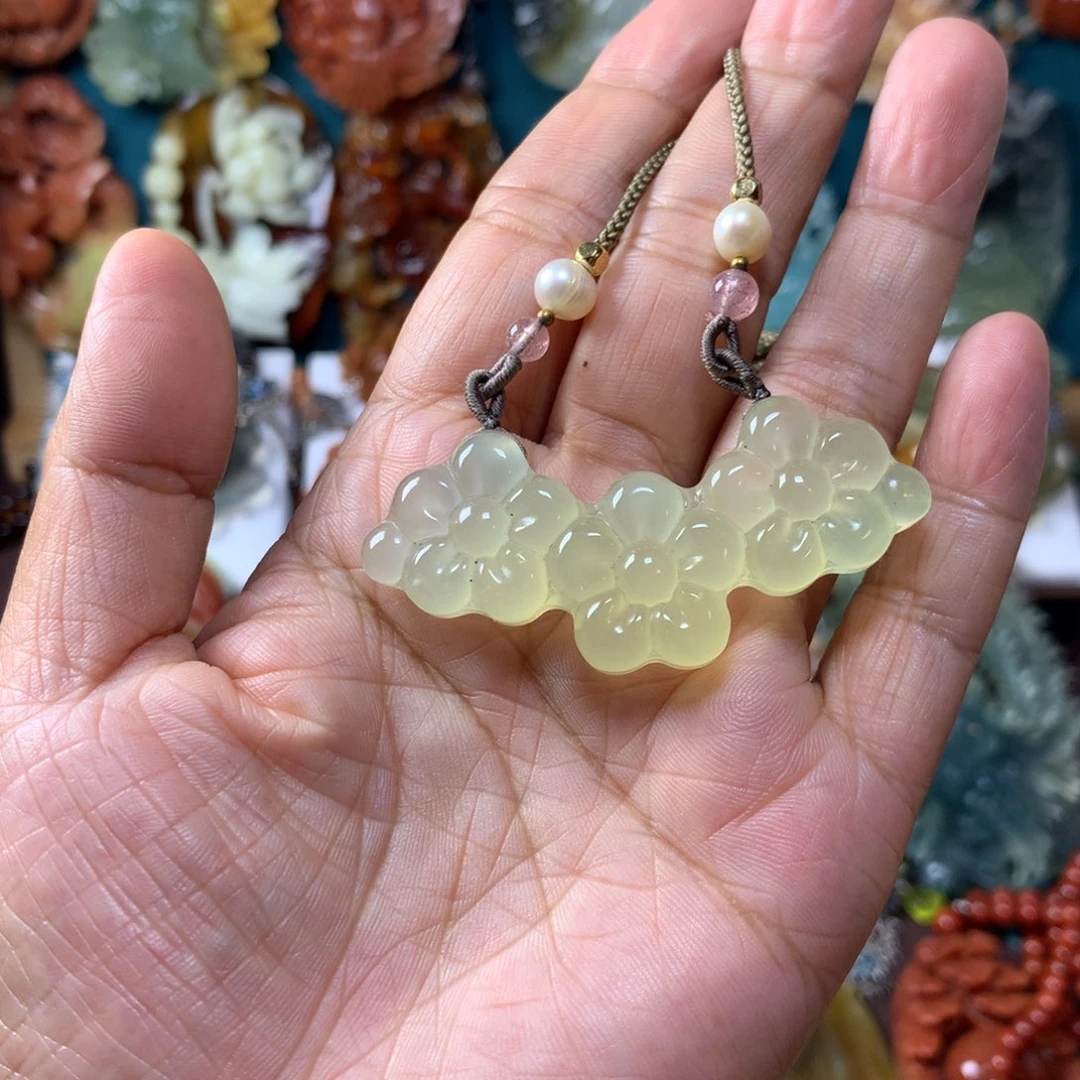 蛇纹石玉未镶嵌挂坠