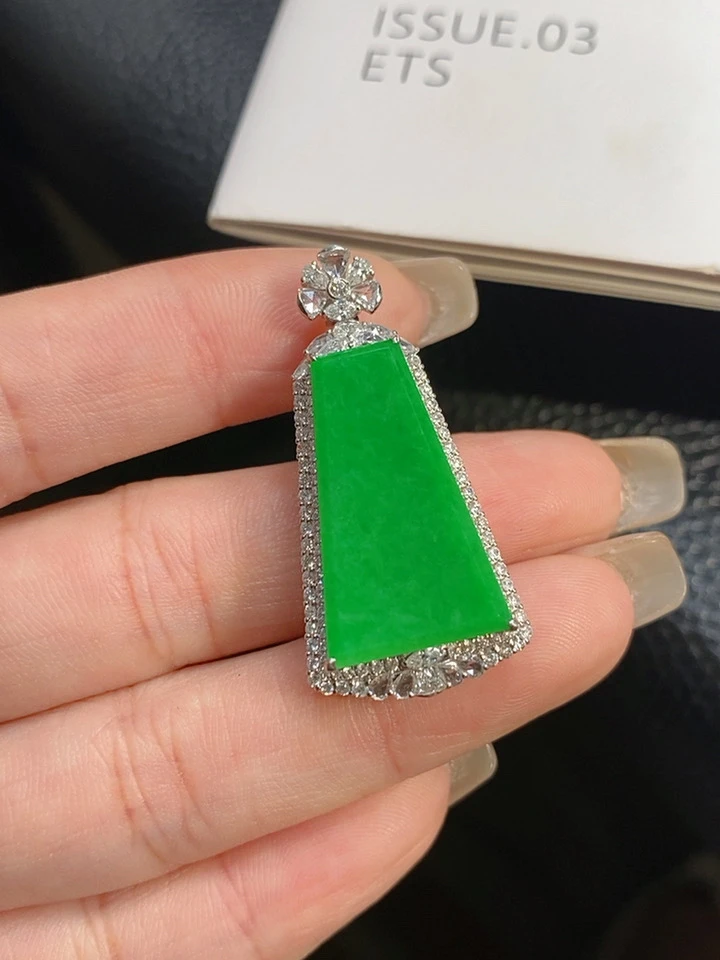 【拾玥珠宝】天然缅甸翡翠A货 阳绿无事牌吊坠