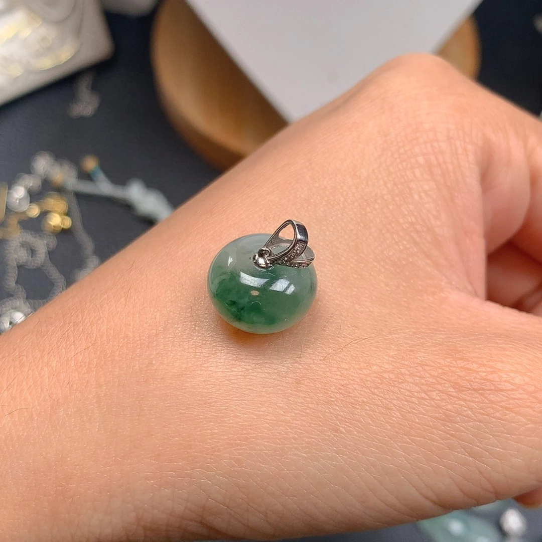 吊坠(赠链)18K金镶嵌翡翠A**e