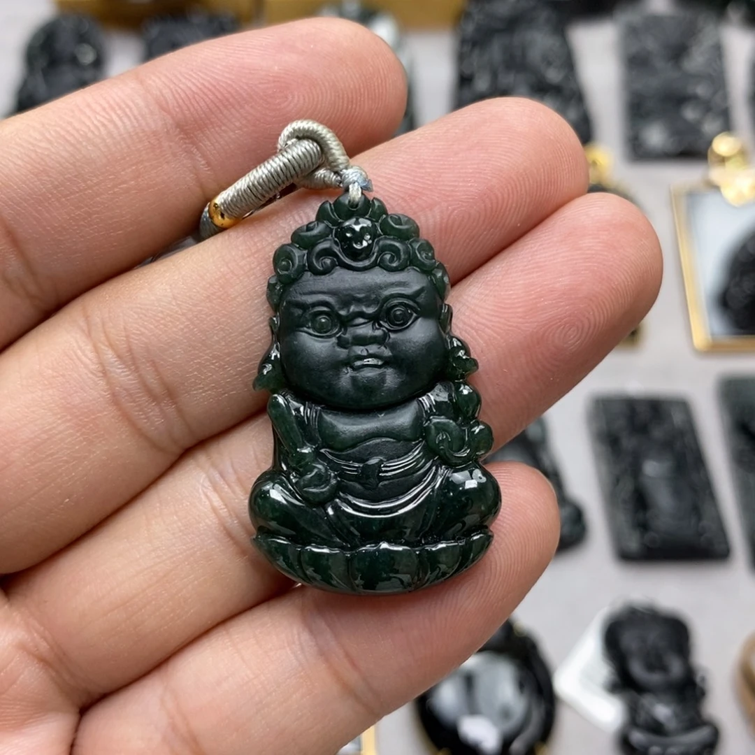 翡翠未镶嵌颈饰不动