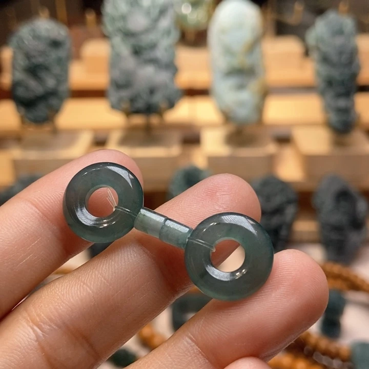 翡翠耳饰未镶嵌龙****）