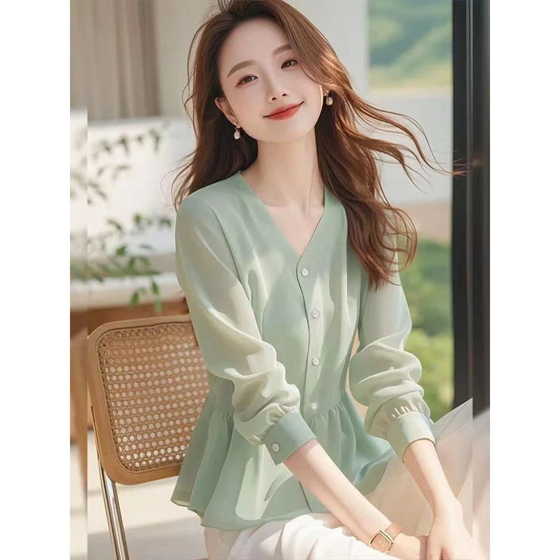 早春新款洋气高端别致遮肚子衬衫超好看绿色法式绝美百搭小上衣女