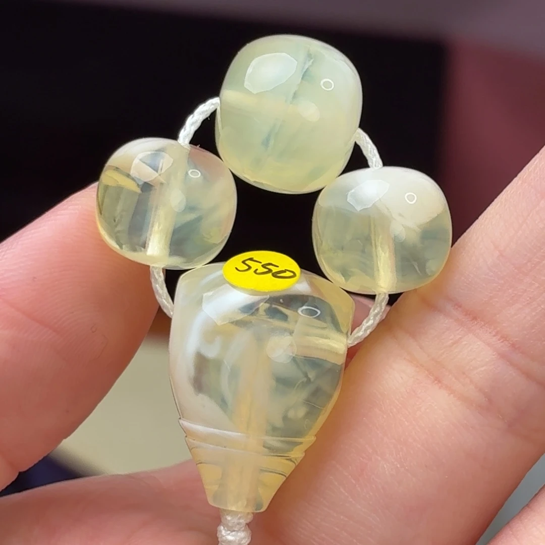 裸石琥珀未镶嵌三通套装