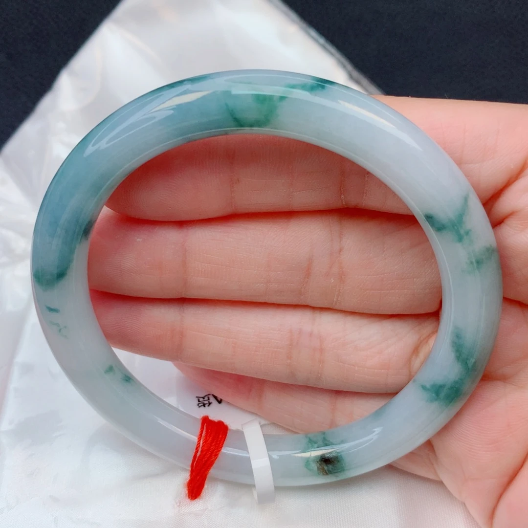 翡翠未镶嵌手镯56.4圆条 细糯化蓝紫底飘蓝花