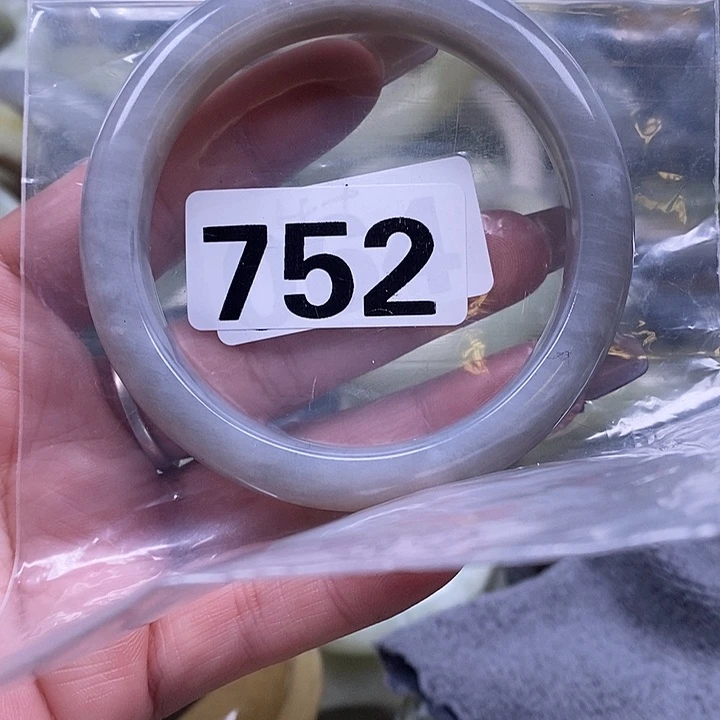 暴***警蛇纹石玉未镶嵌手镯