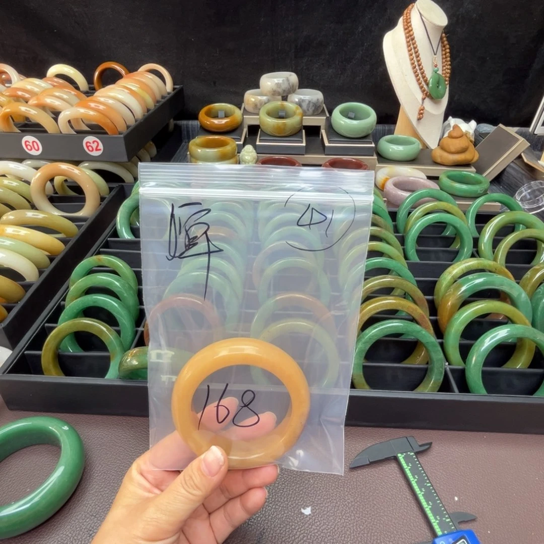 石英质玉手镯未镶嵌@****?