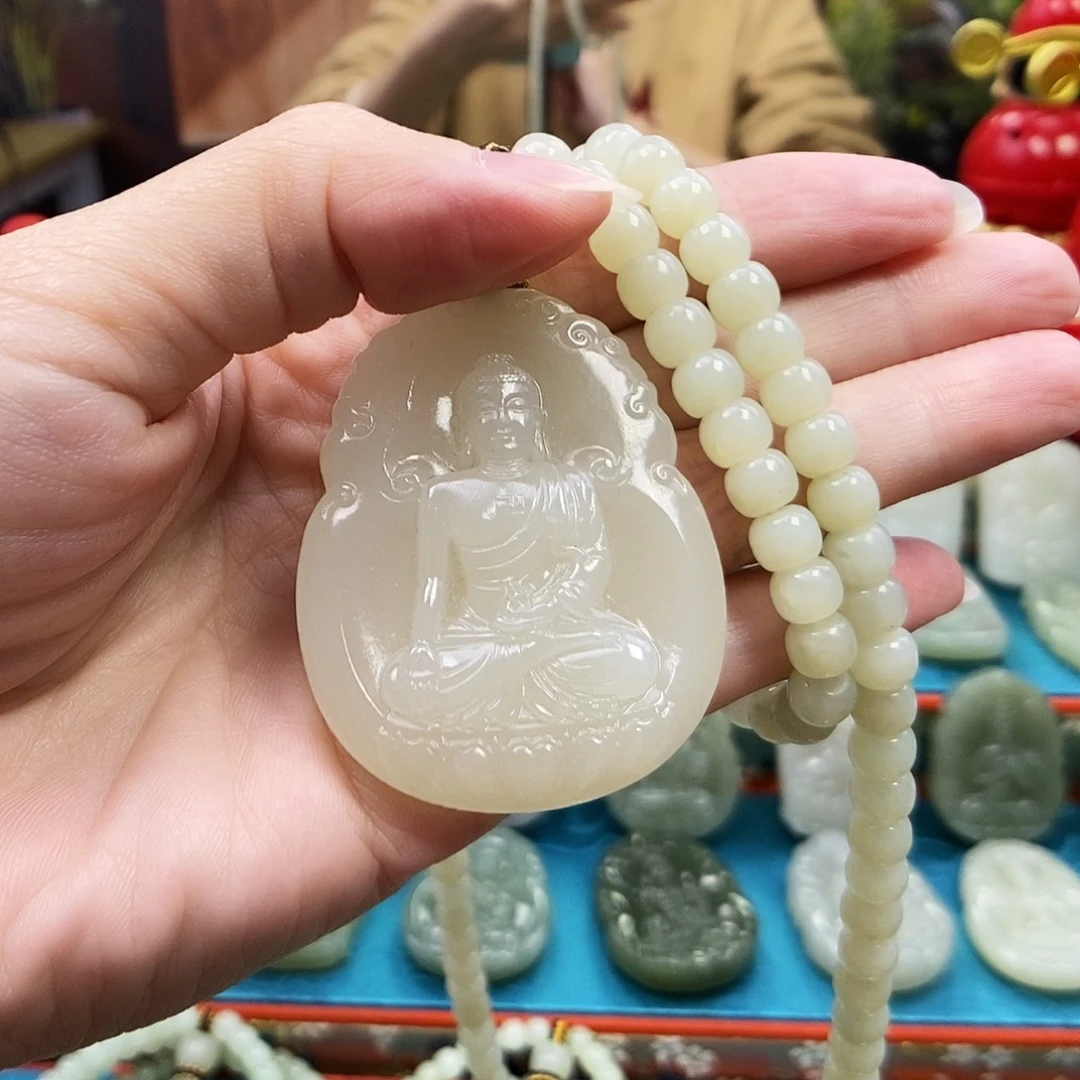 李***凡和田玉未镶嵌颈饰