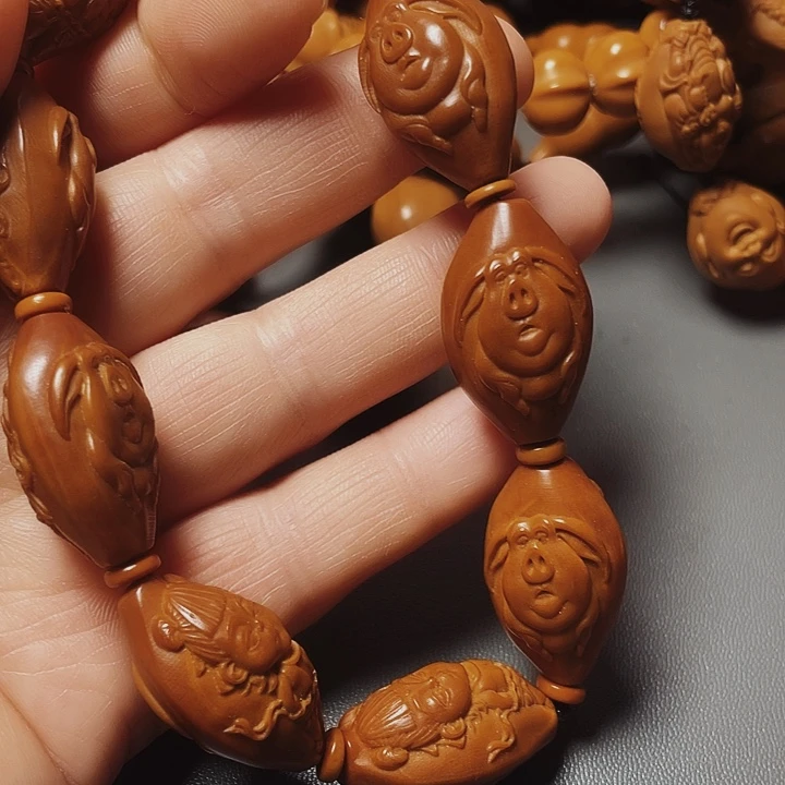 福猪猪，橄榄核雕工艺