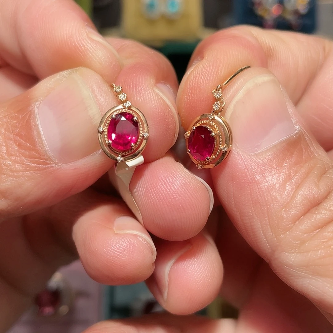 宝****耳坠碧玺18K金镶嵌1.4ct
