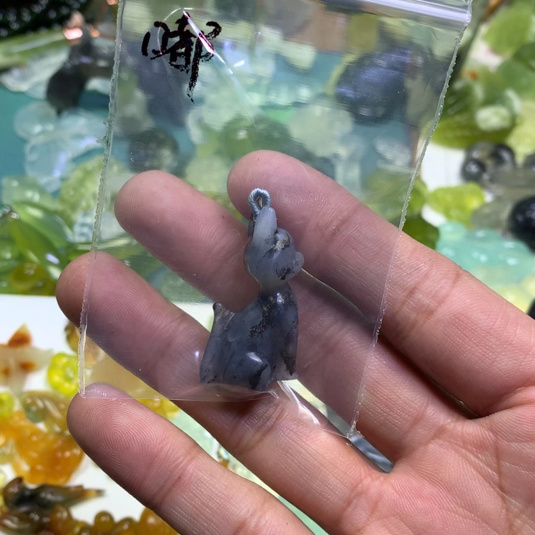 岫玉颈饰未镶嵌嘟****了猫