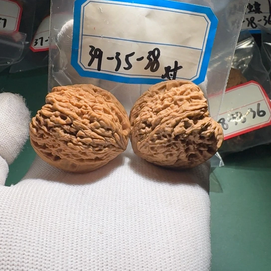 文玩核桃吊坠81号南疆