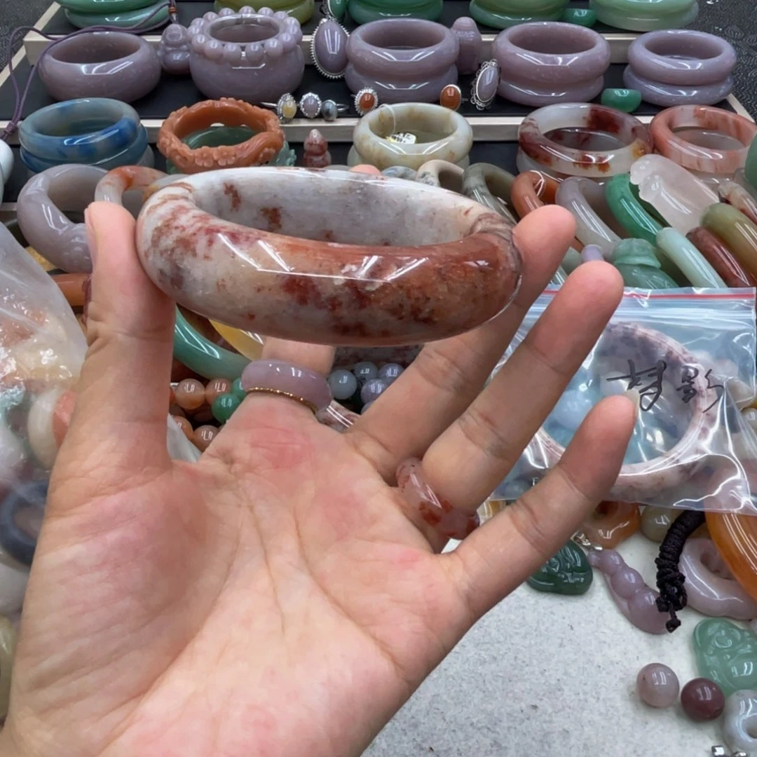 杨****石英岩玉圈口齐全未镶嵌