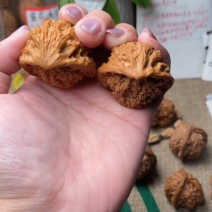 文玩核桃吊坠蛇头