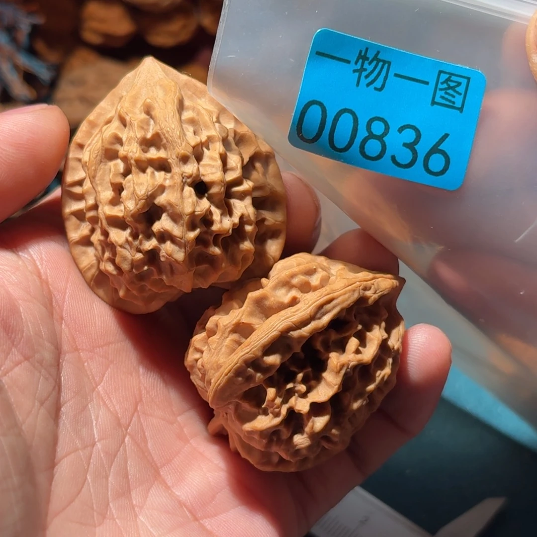 把件文玩核桃卧龙鸡心