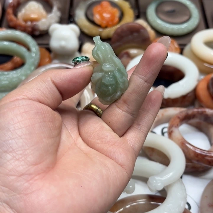 石英岩玉合金颈饰